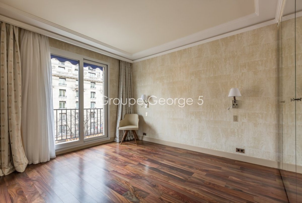 Vente Appartement  4 pièces - 80m² 75008 Paris